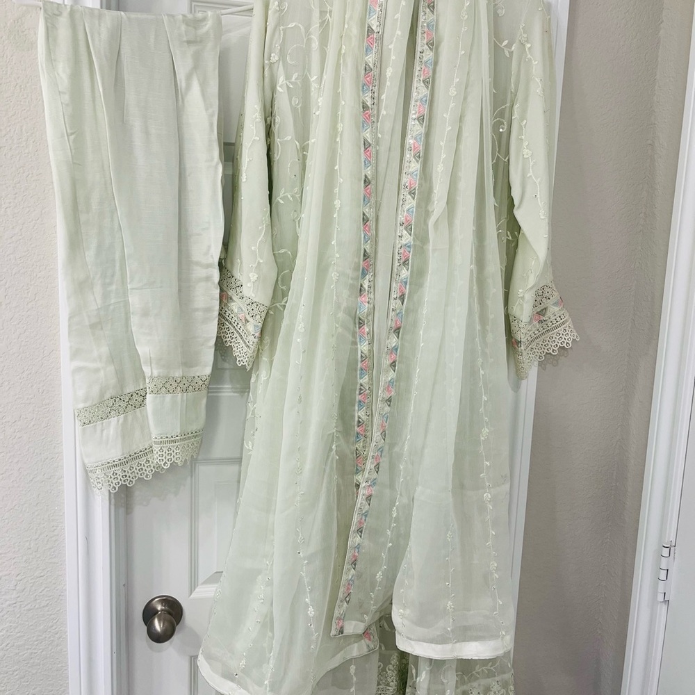 Agha noor dress medium - Picture 9 of 11